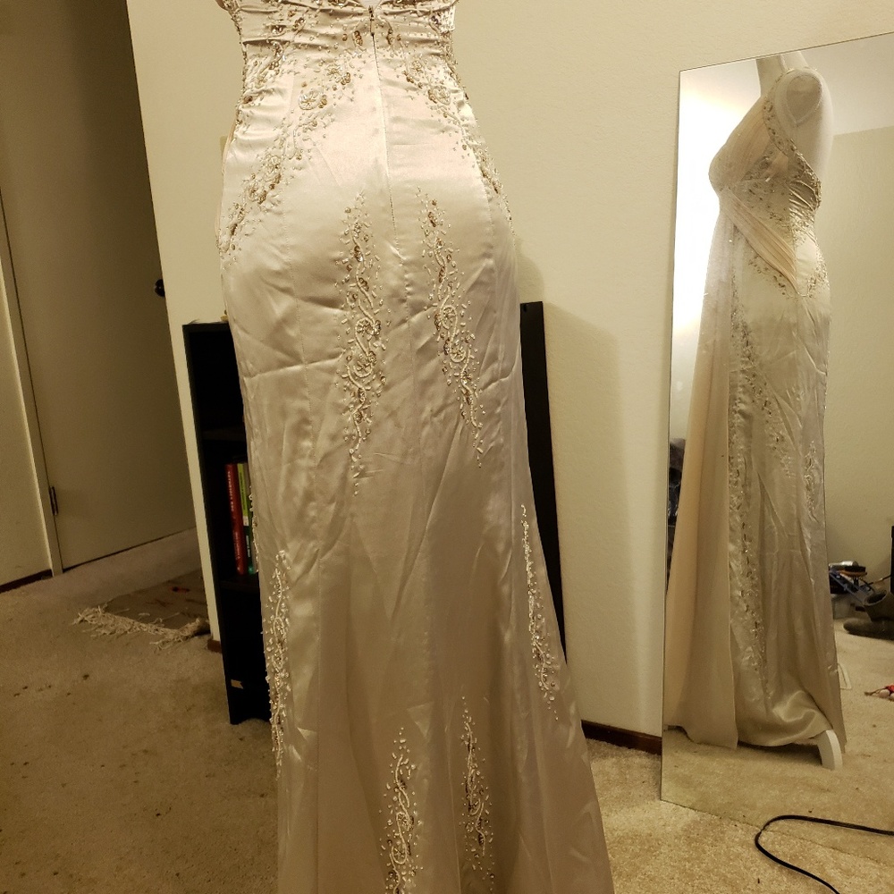 Dress - Picture 4 of 7